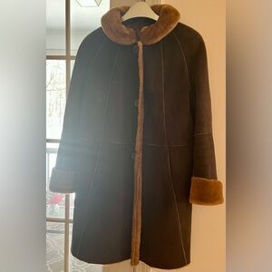 Opifix women’s shearling sheepskin coat, made in Florence Italy. Size 10/12